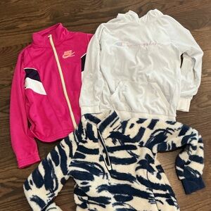 3 sweatshirts
Nike
Champion
Athleta